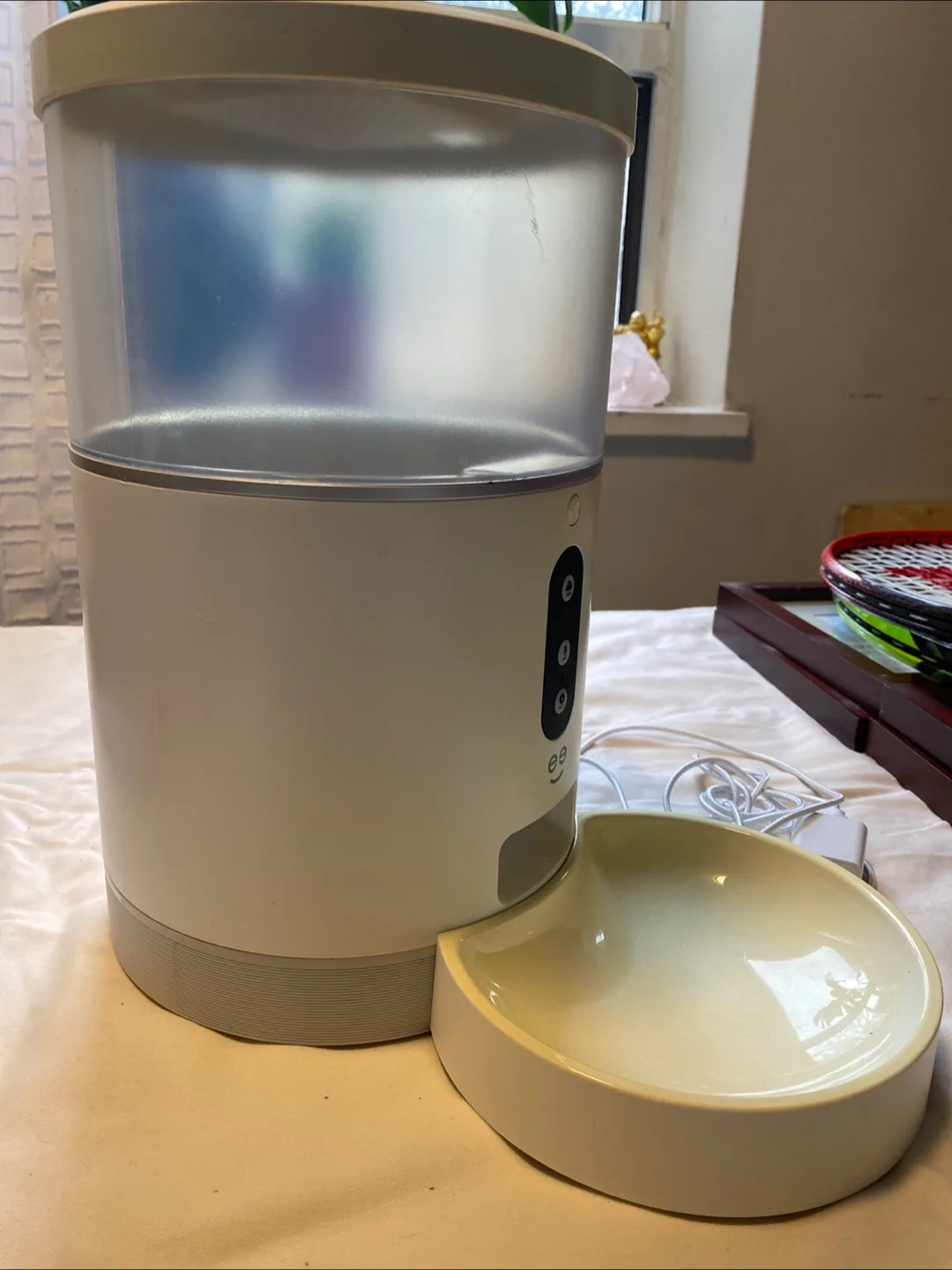 Geeni Smart Pet Feeder - Automatic Food Dispenser image indicator(2)