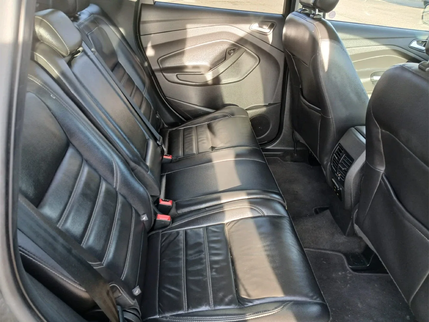 2018 Ford Escape Titanium AWD – Fully Loaded – Clean Carfax image indicator(5)