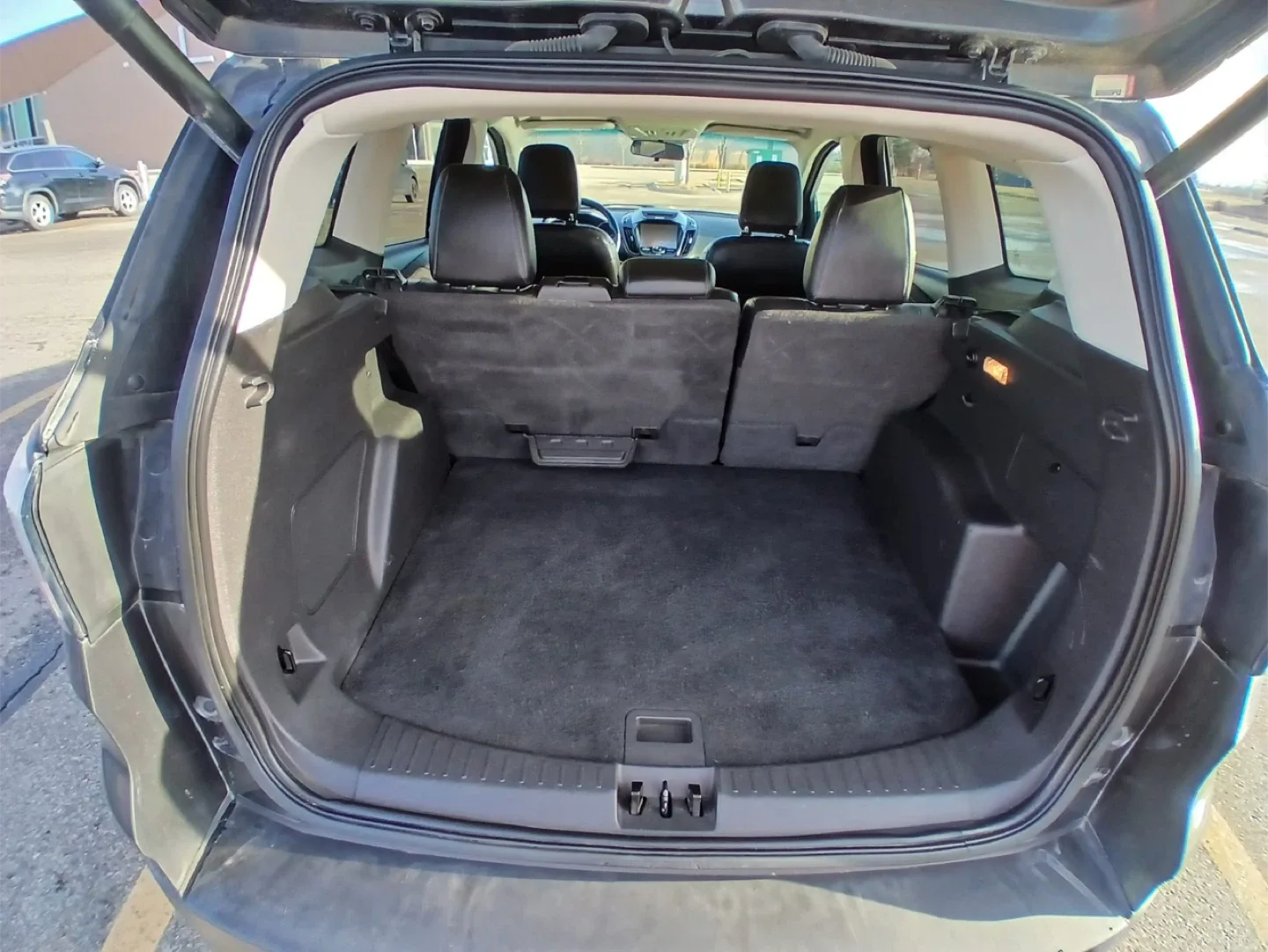 2018 Ford Escape Titanium AWD – Fully Loaded – Clean Carfax image indicator(4)