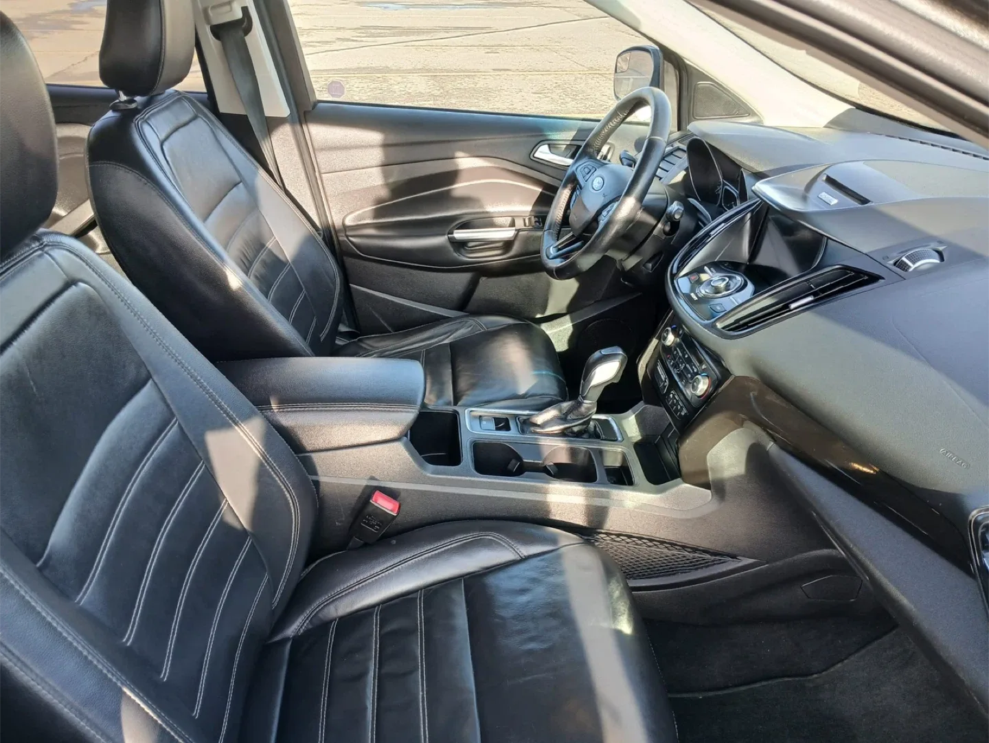 2018 Ford Escape Titanium AWD – Fully Loaded – Clean Carfax image indicator(6)