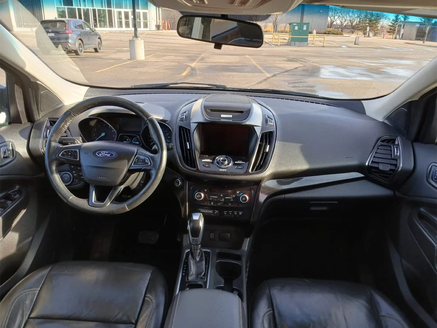 2018 Ford Escape Titanium AWD – Fully Loaded – Clean Carfax image indicator(7)