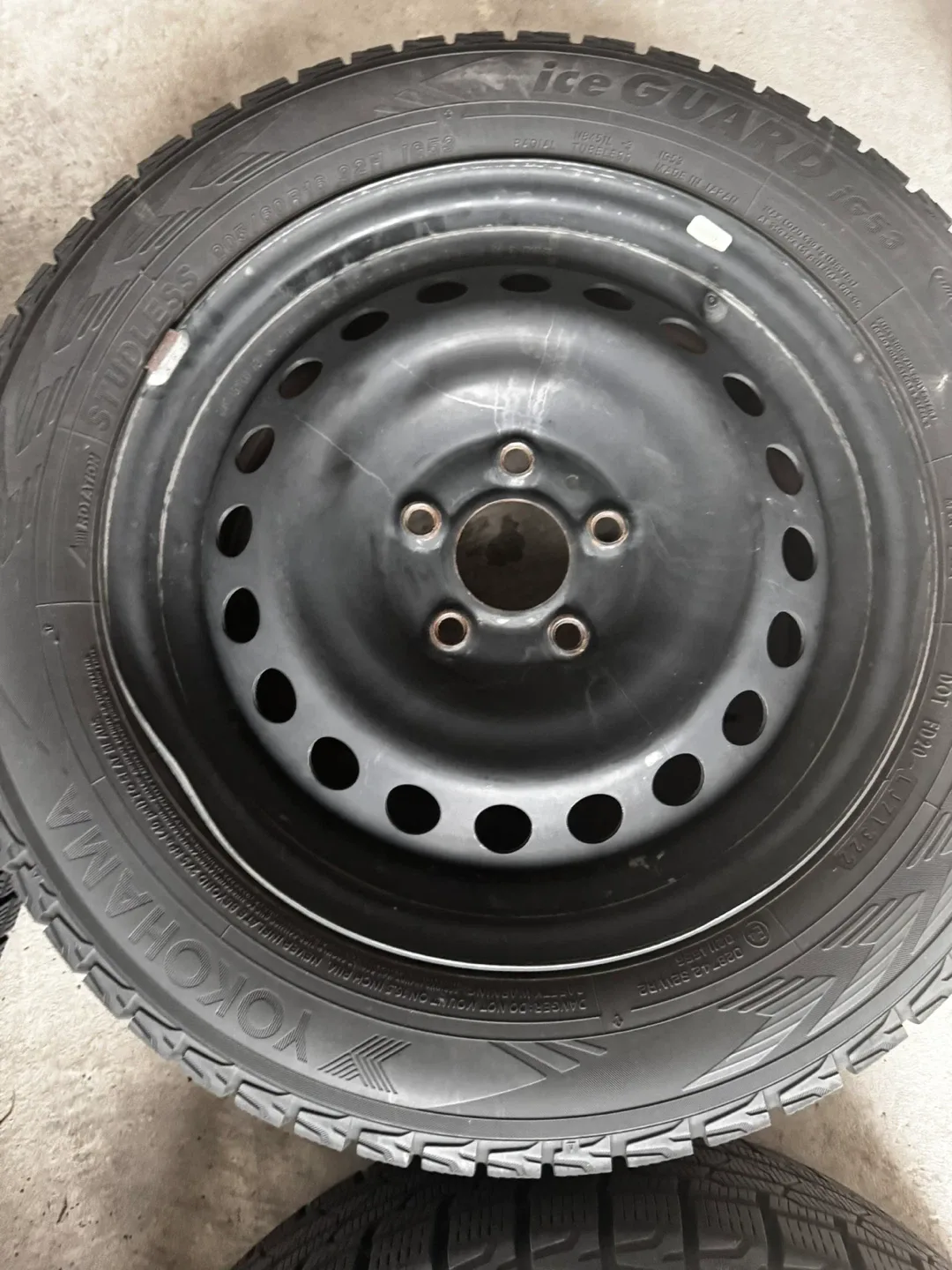 Yokohama IceGuard iG52c 205/60R16 Studless Tire image indicator(5)