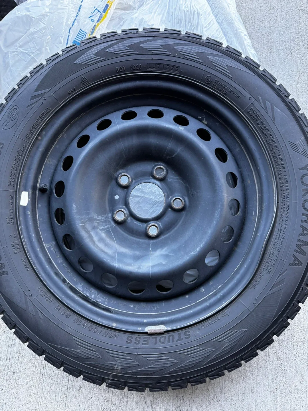 Yokohama IceGuard iG52c 205/60R16 Studless Tire image indicator(2)