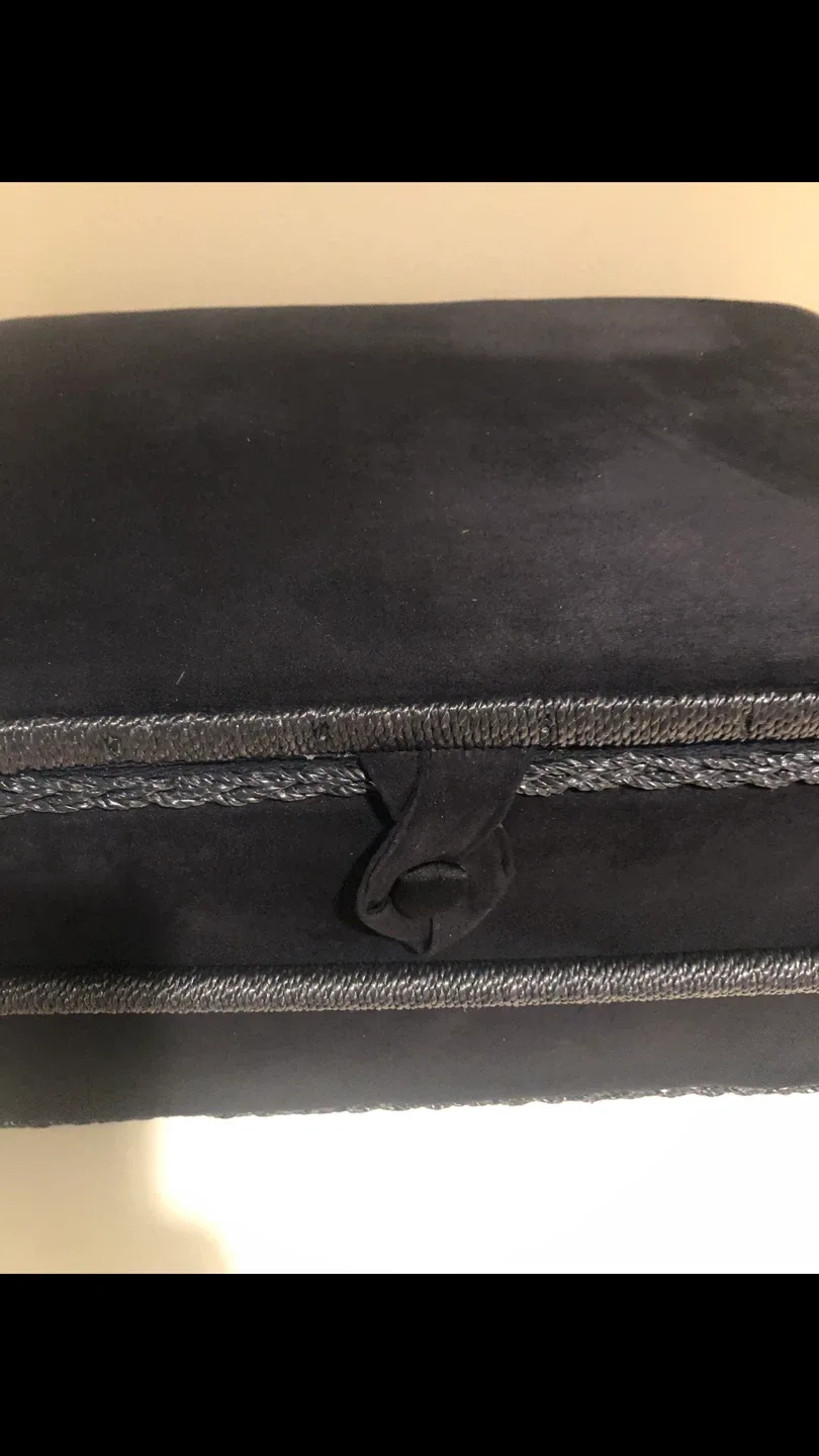 Vintage sewing box with thread image indicator(2)