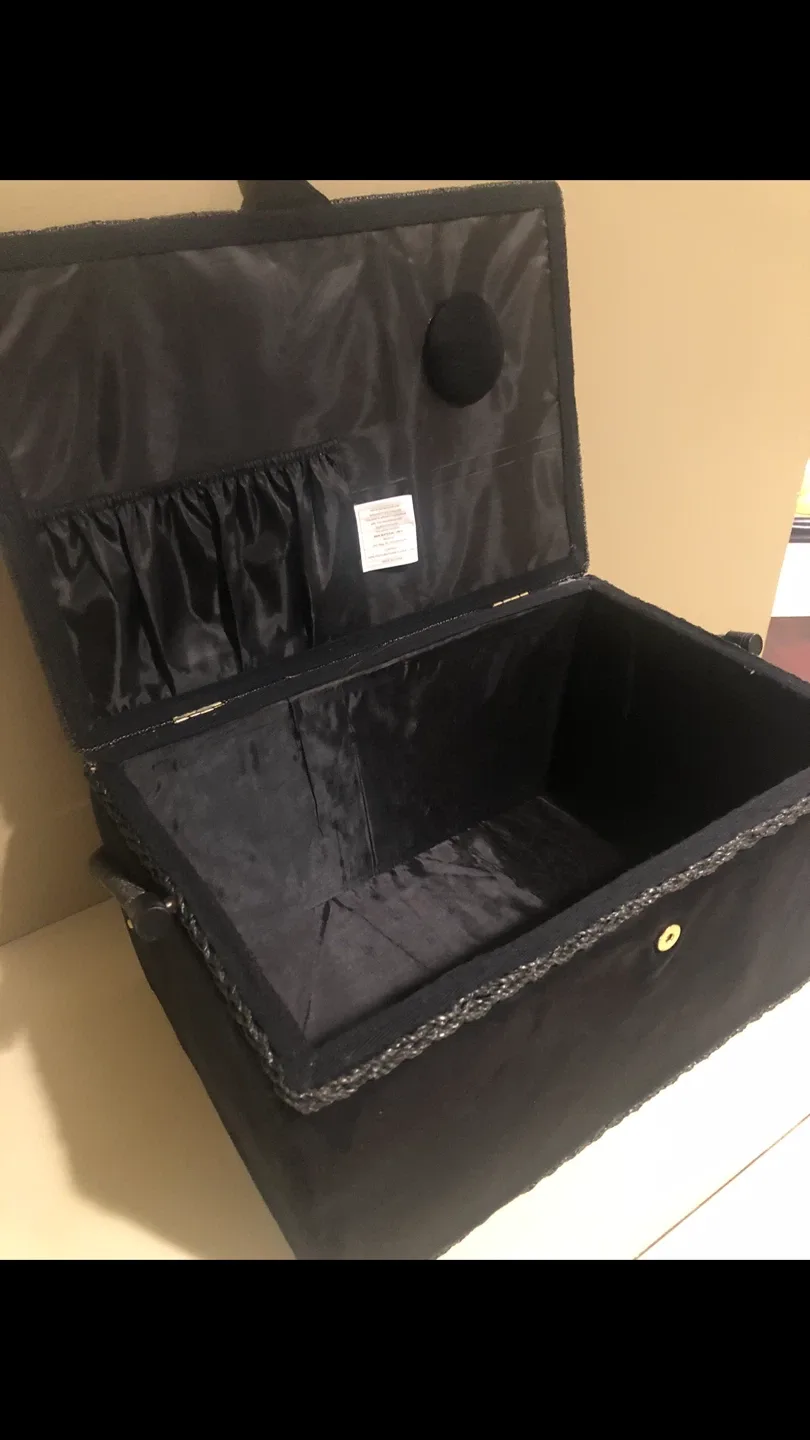 Vintage sewing box with thread image indicator(4)