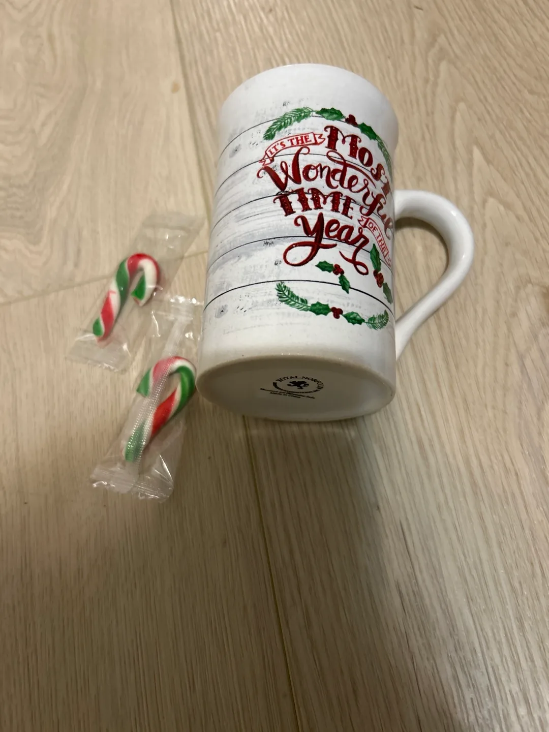 Royal Norfolk Holiday Mug - New in Box image indicator(2)