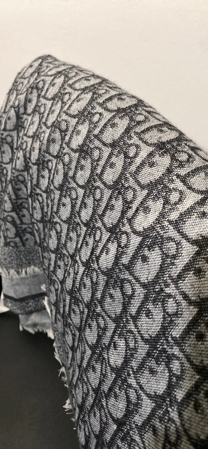 Christian Dior Scarf image indicator(2)