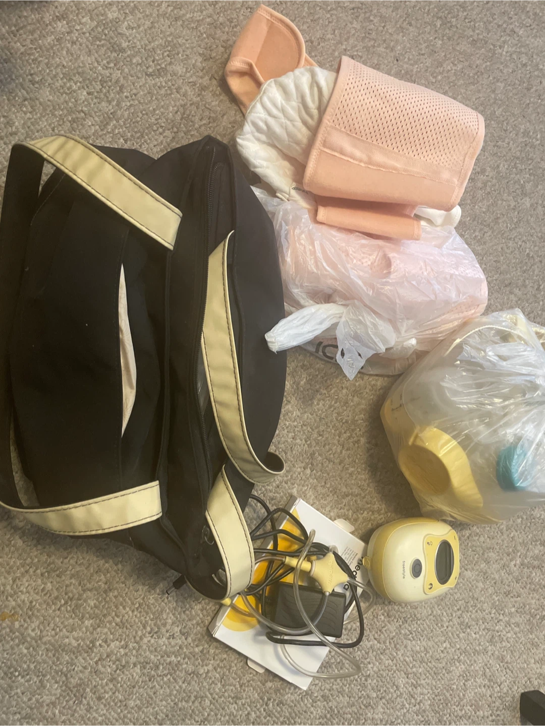 Medela Freestyle Breast Pump with Accessories