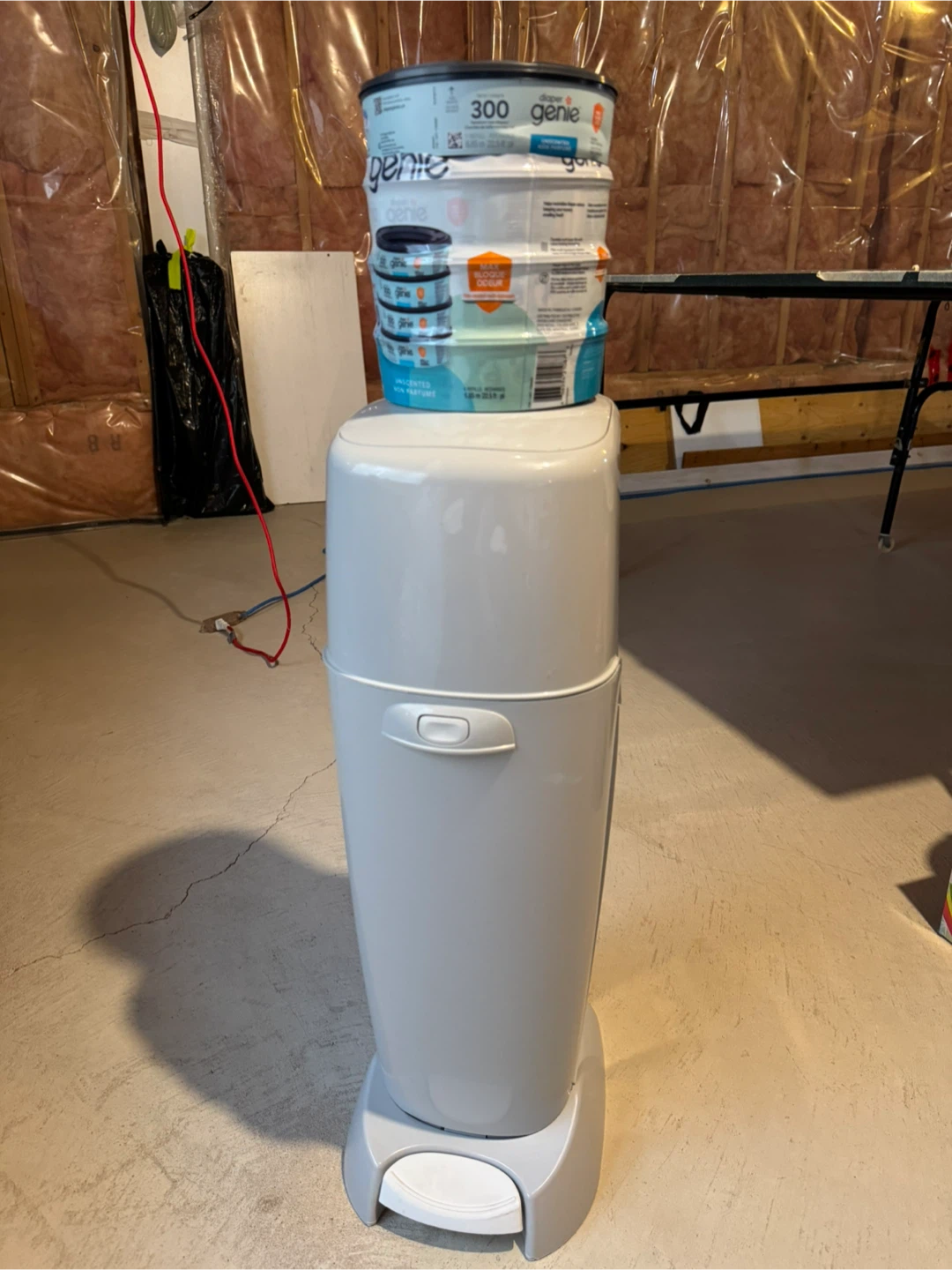 Diaper Genie Pail + 4 x 300 Refill