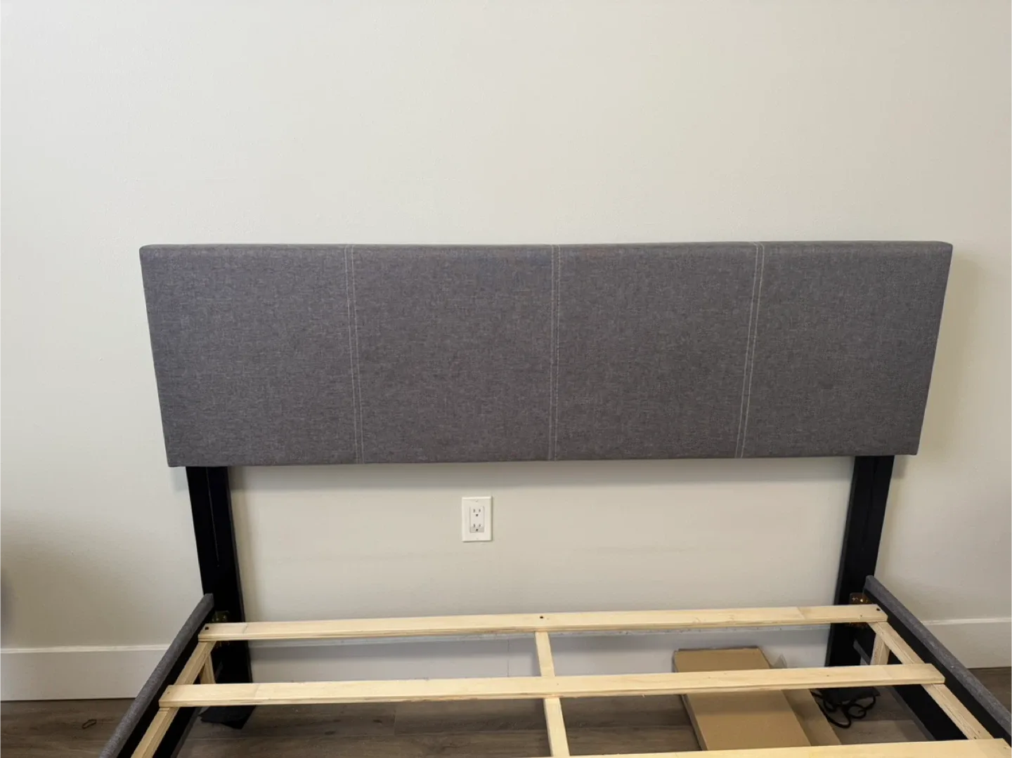 Queen size Upholstered Platform Bed Frame - Grey image indicator(2)