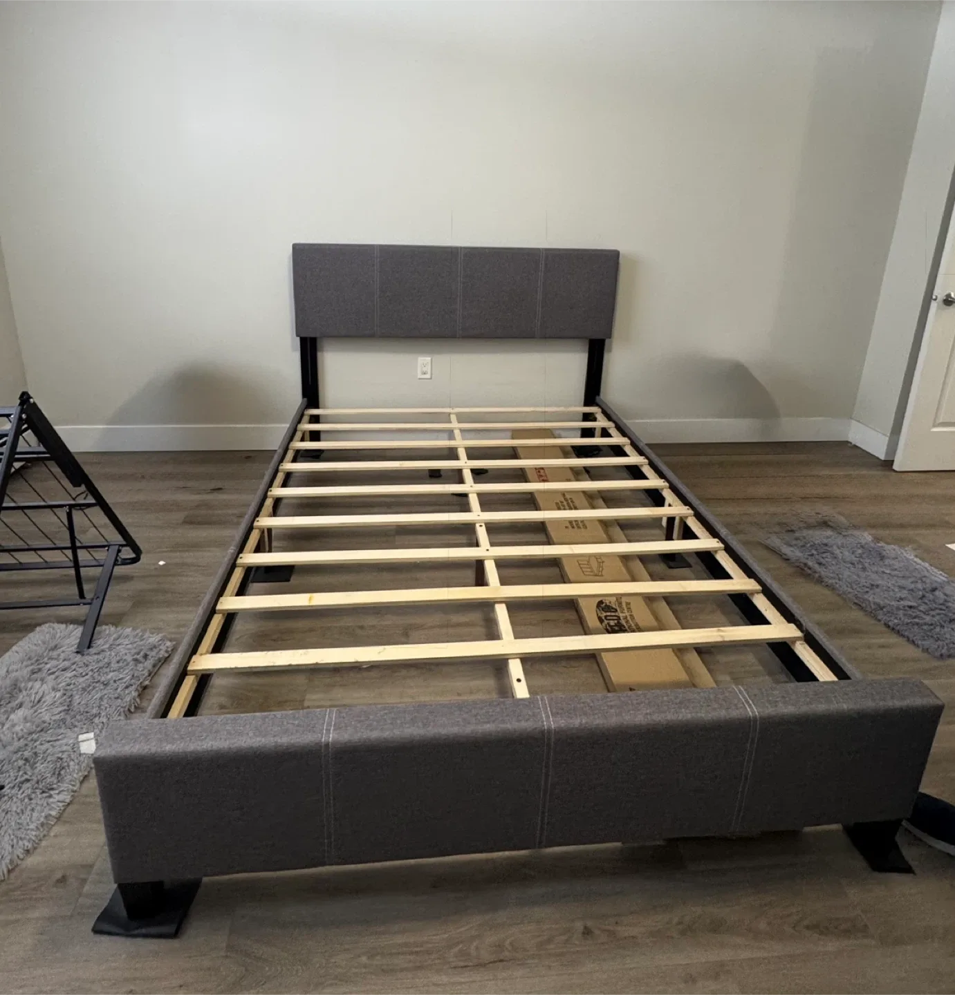 Queen size Upholstered Platform Bed Frame - Grey image indicator(3)