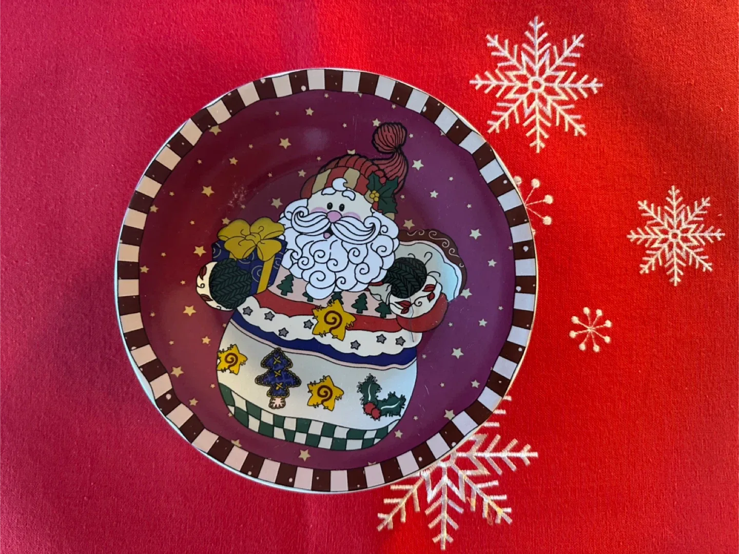 Set of 14 Festive Christmas Dessert Plates image indicator(3)
