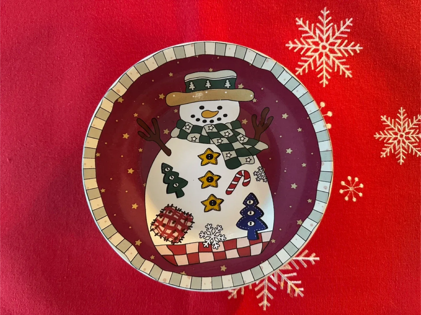 Set of 14 Festive Christmas Dessert Plates image indicator(4)