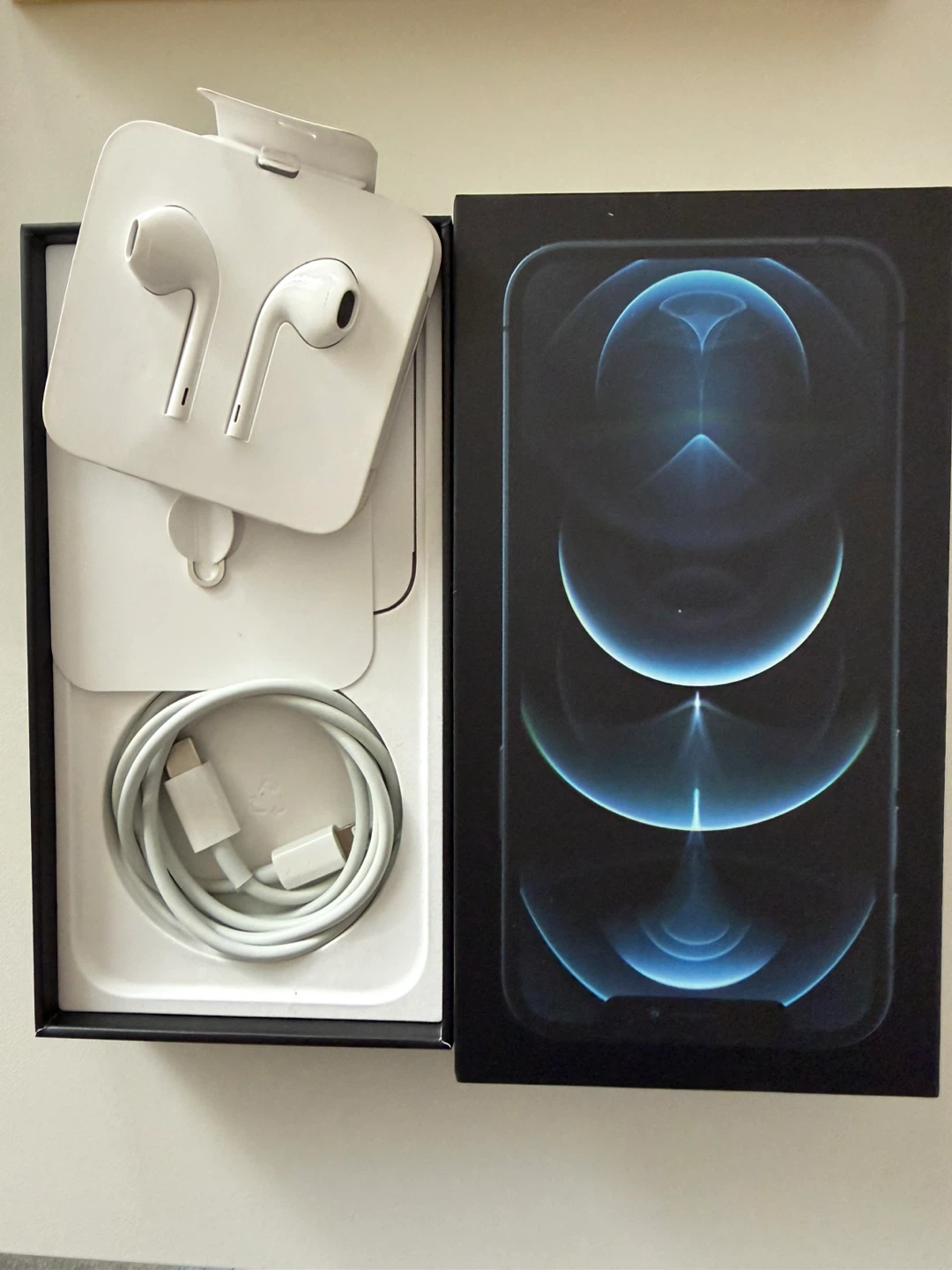iPhone 12 Pro with Accessories - photo 4