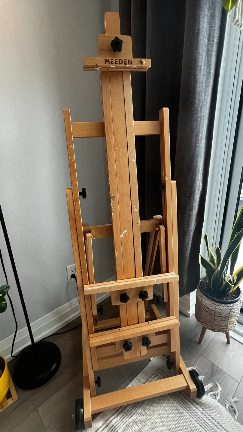 Wooden easel with wheels - Adjustable & Sturdy image indicator(3)