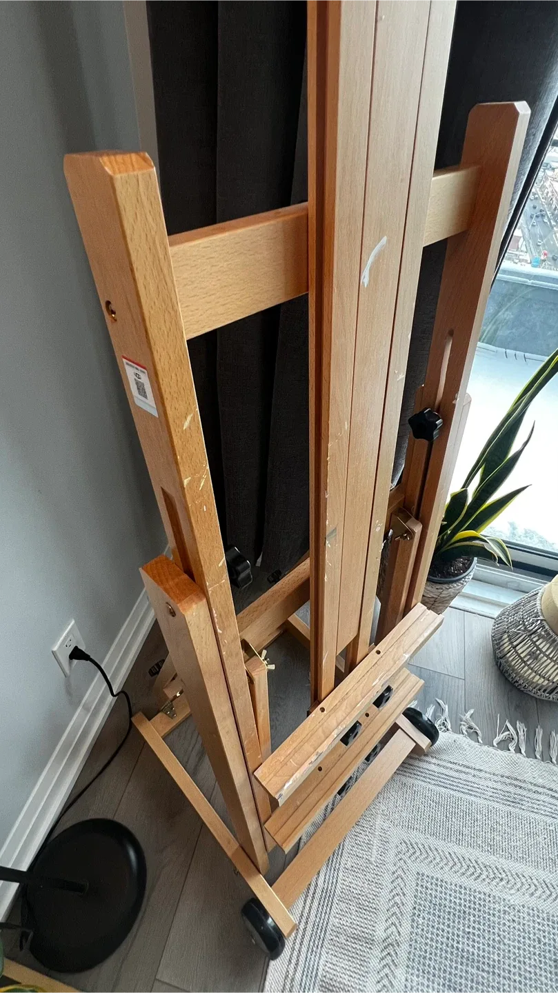 Wooden easel with wheels - Adjustable & Sturdy image indicator(2)