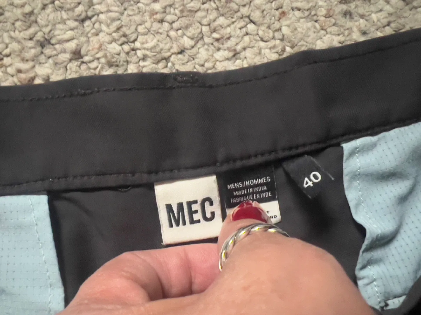 MEC Shorts Size 40 - Brown & Black image indicator(2)