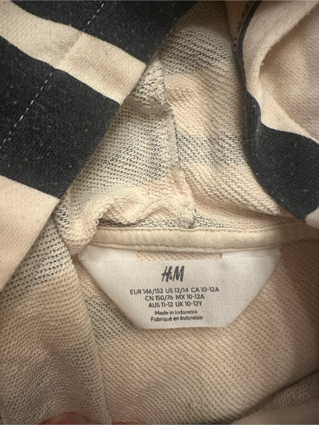 H&M Patterned Crop Hoodie - Size 12 image indicator(2)