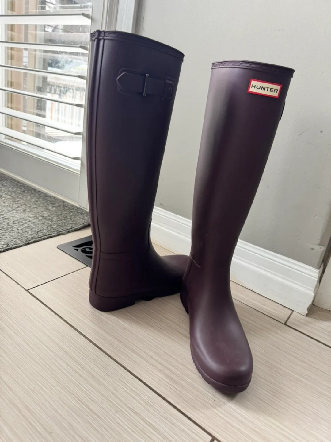 Hunter Women's Rain Boots, Size 8, Aubergine