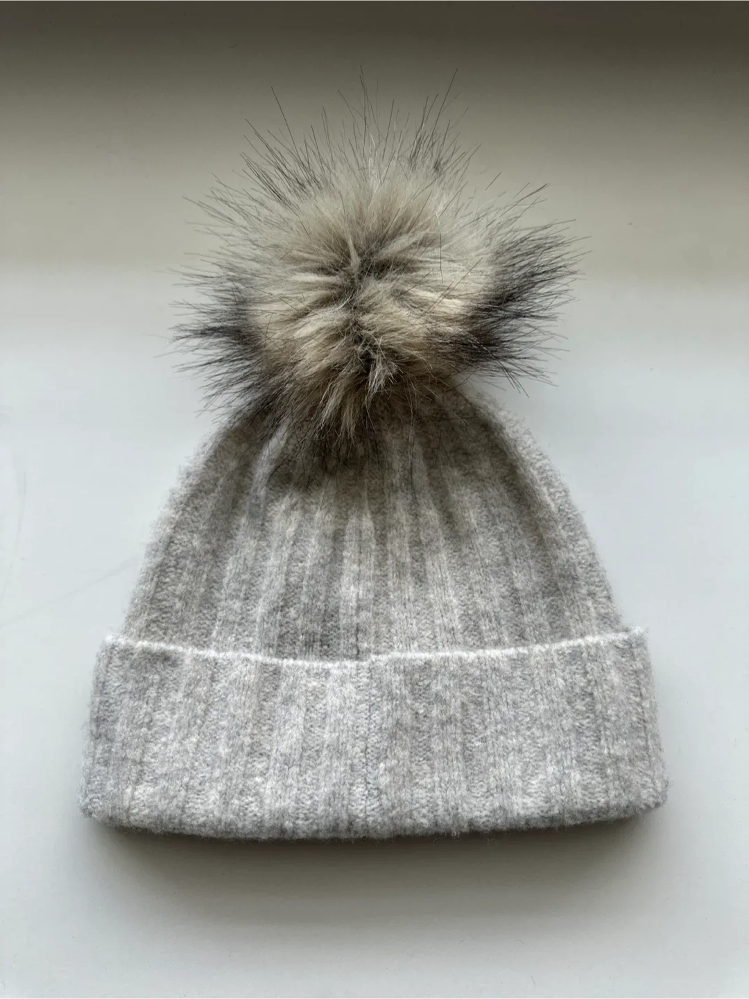 Aritzia pom pom Beanie image indicator(2)