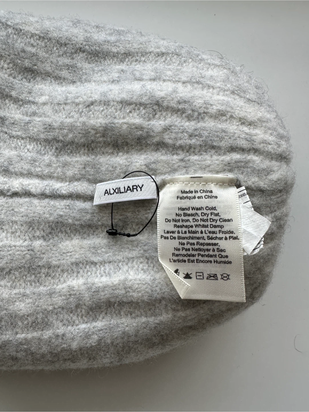 Aritzia pom pom Beanie - photo 3