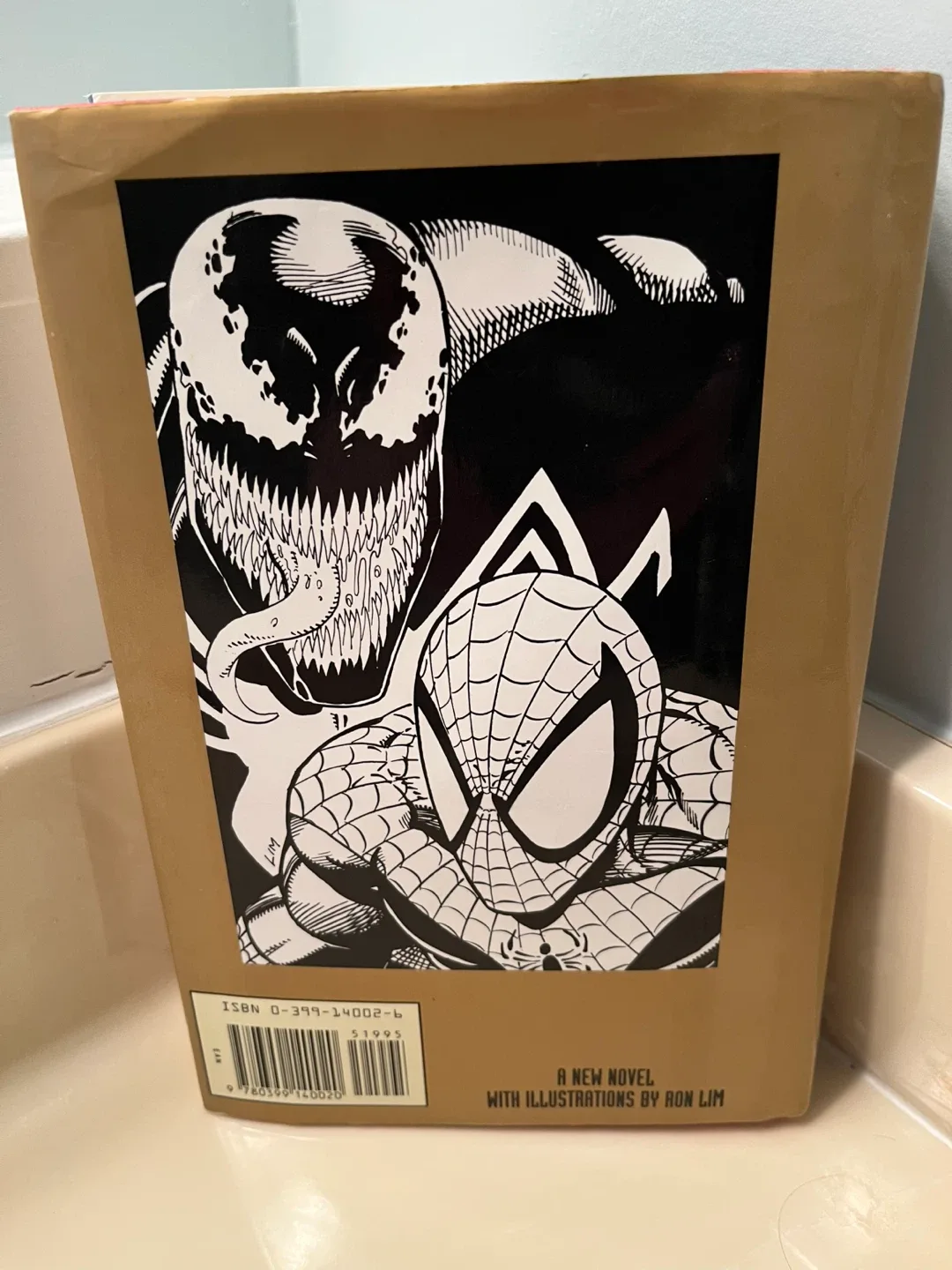 Spider-Man The Venom Factor Hardcover Book image indicator(2)
