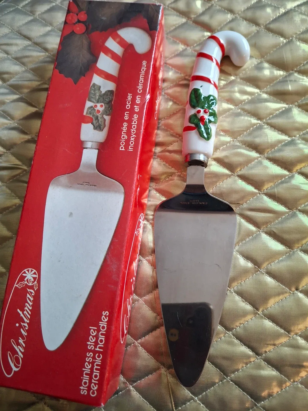 Christmas cake server