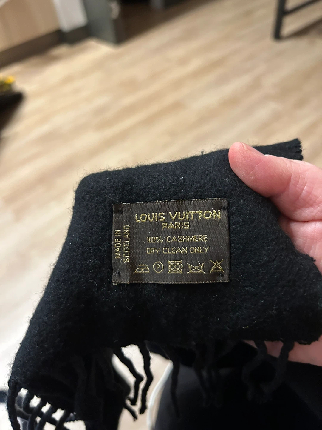 Louis Vuitton Black Cashmere Scarf/Shawl - photo 2