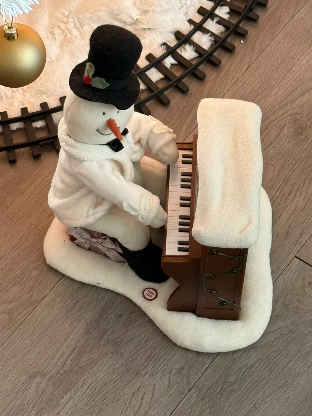 2009 Hallmark Keepsake Ornament ~ "Sing Along Snowman"