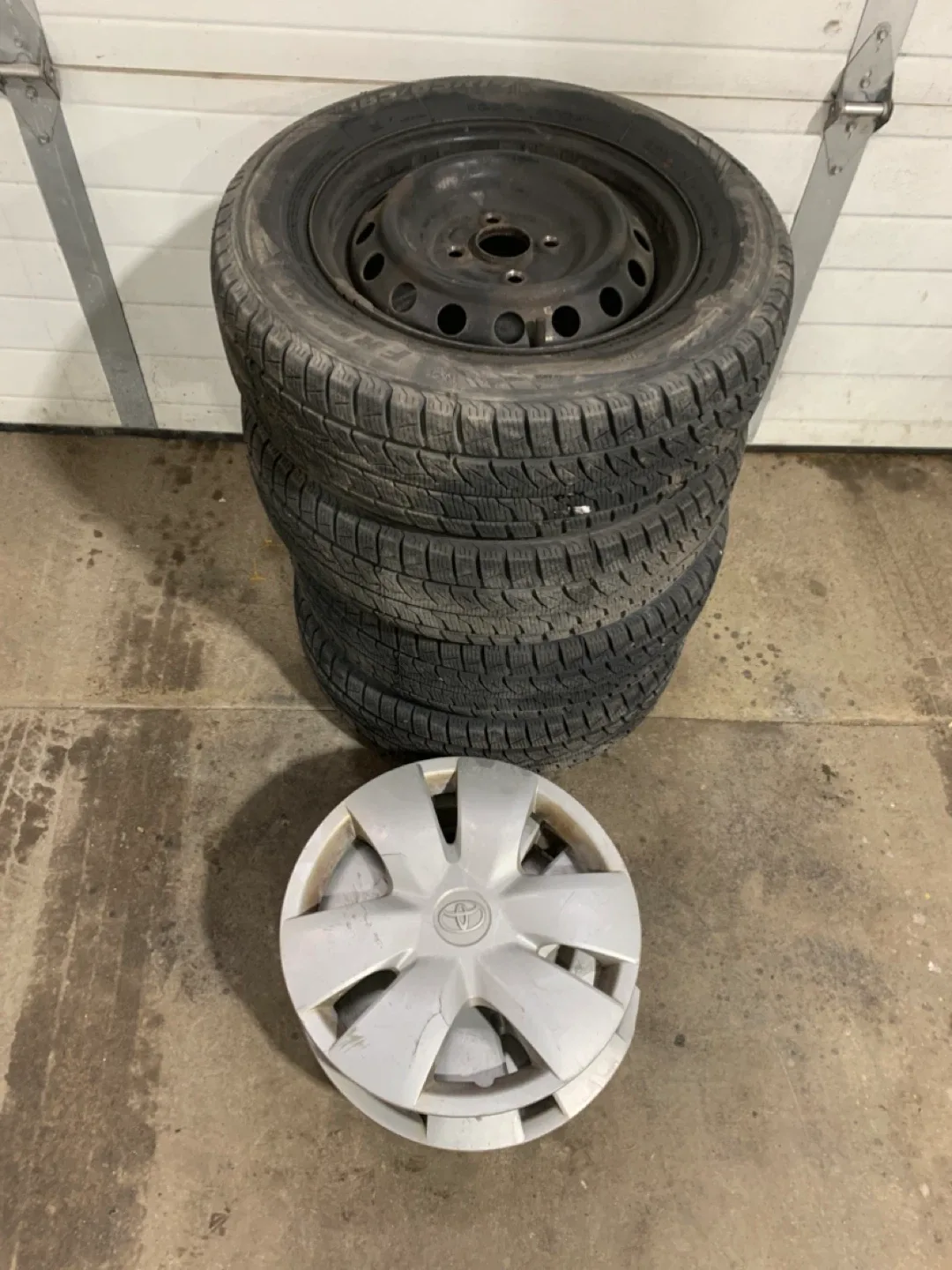 Toyota Yaris 14” winter tires with rims size 185/65R14