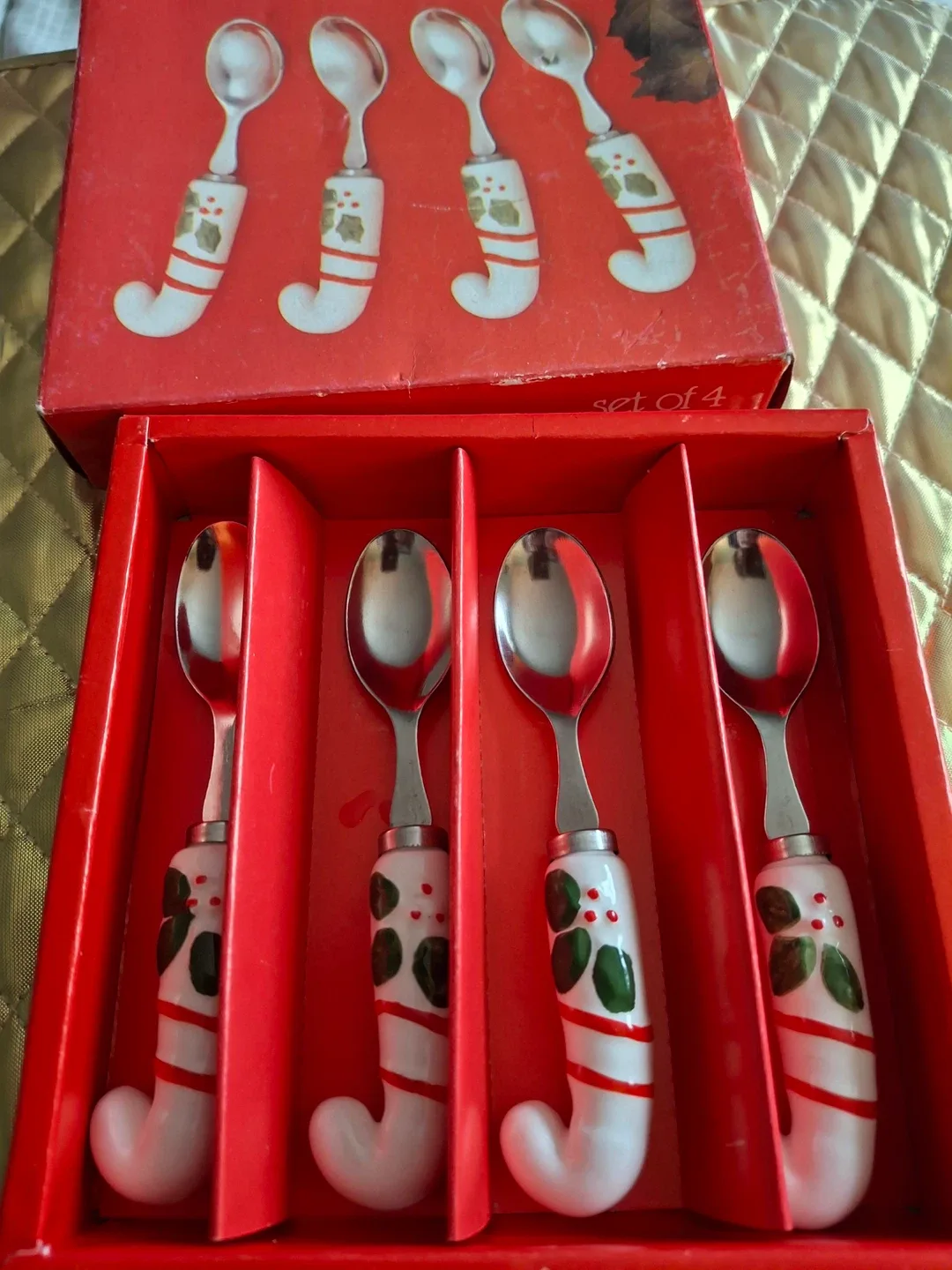 Set of 4 Christmas spoons in box
