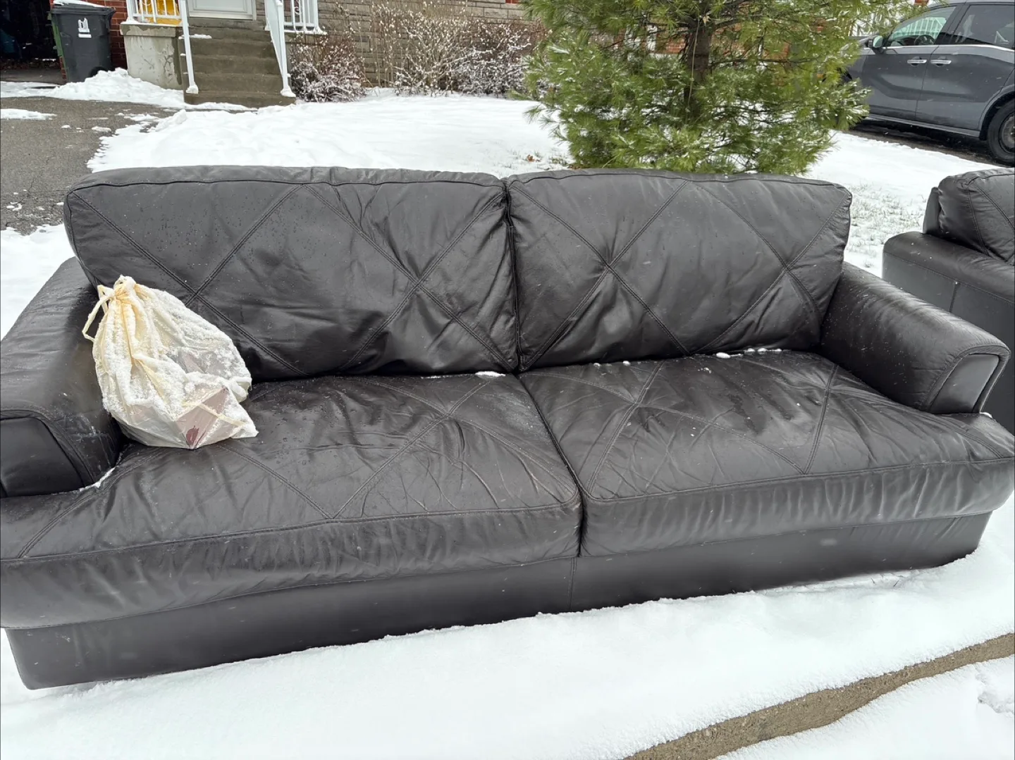 Free leather couch image indicator(2)