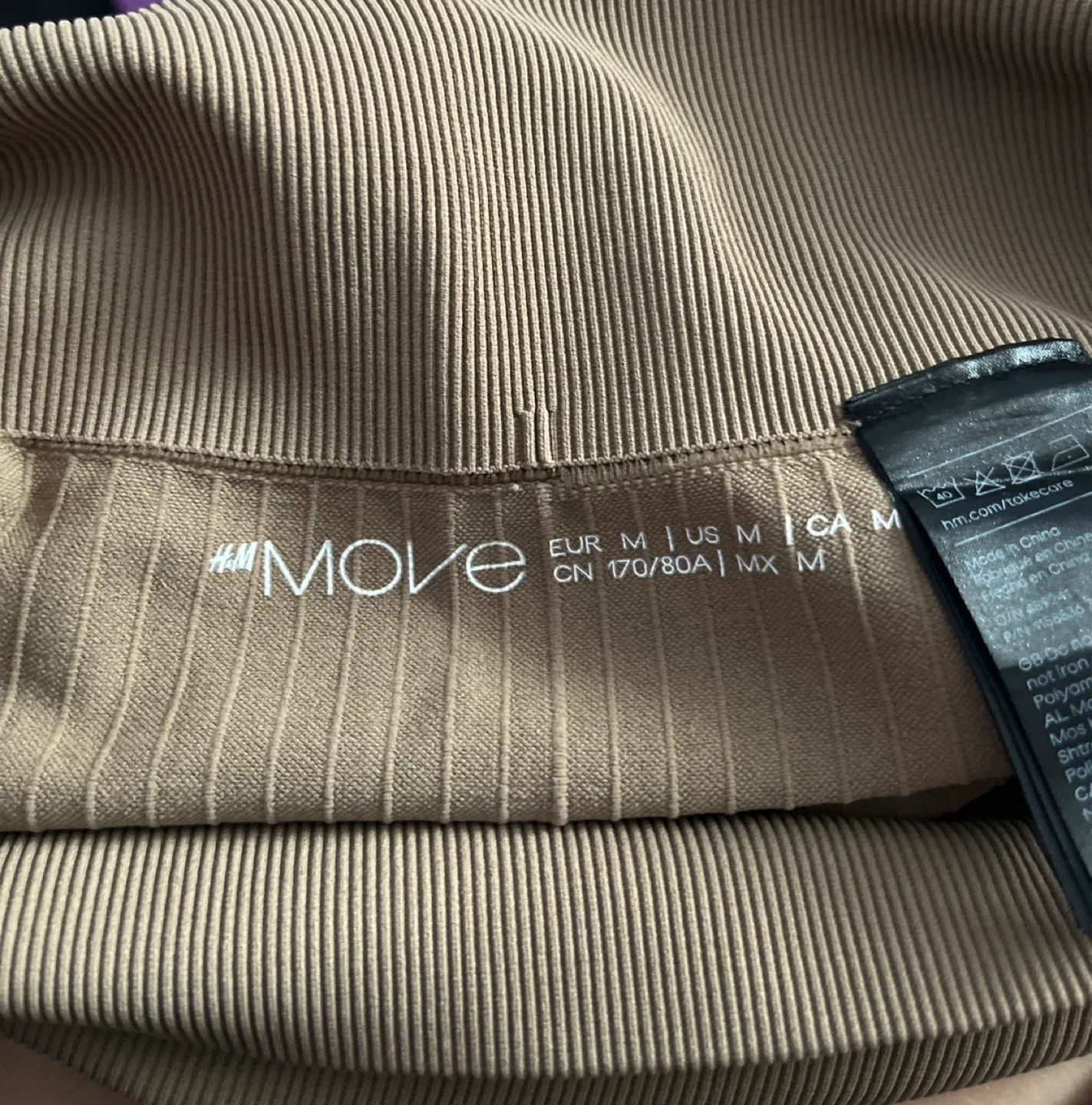 H&M Move Ribbed Shorts - Size M image indicator(3)