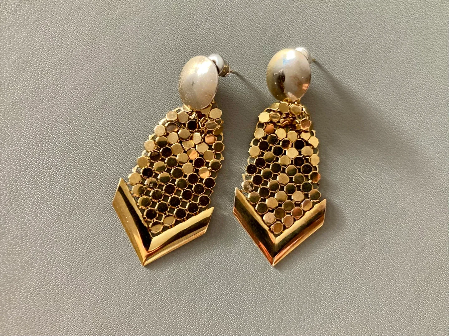 Vintage 80s Gold Tone Mesh Dangle Earrings