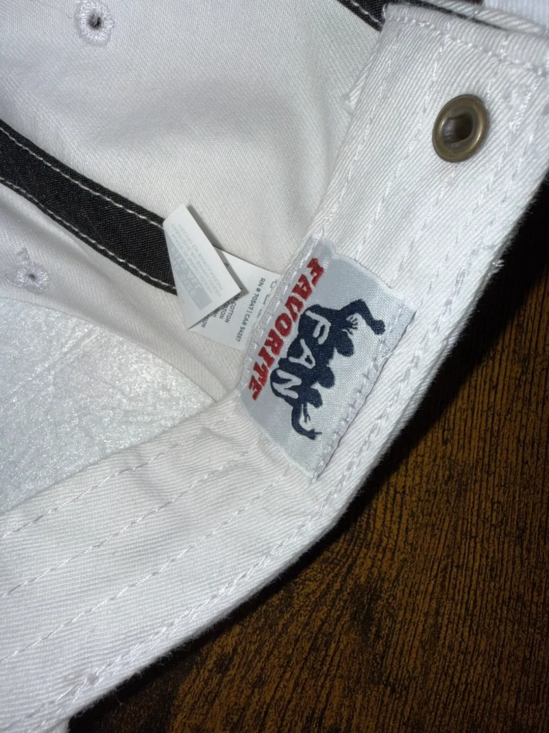 Toronto Maple Leafs - Fan Favourite Hat - White image indicator(6)