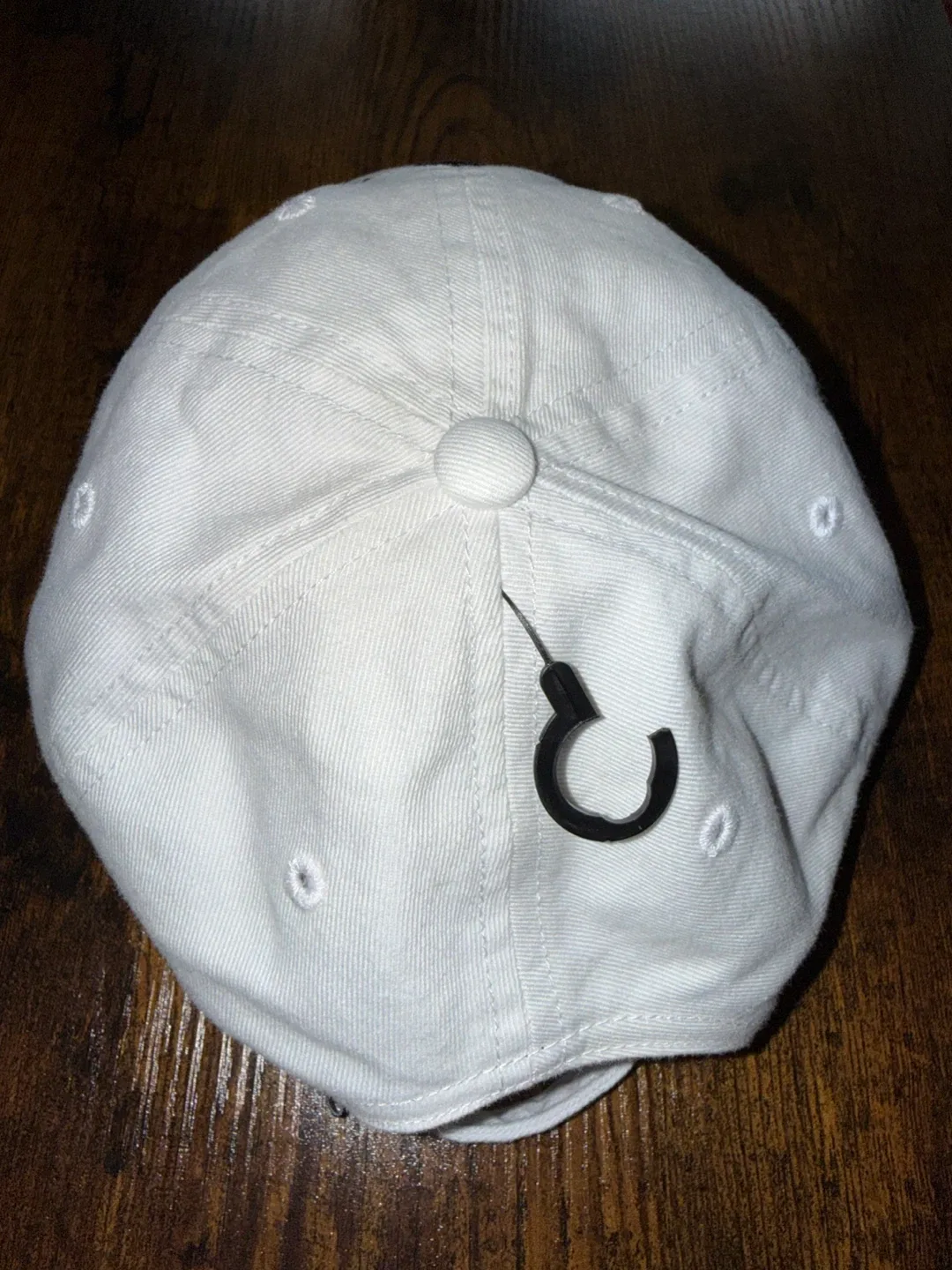 Toronto Maple Leafs - Fan Favourite Hat - White image indicator(8)