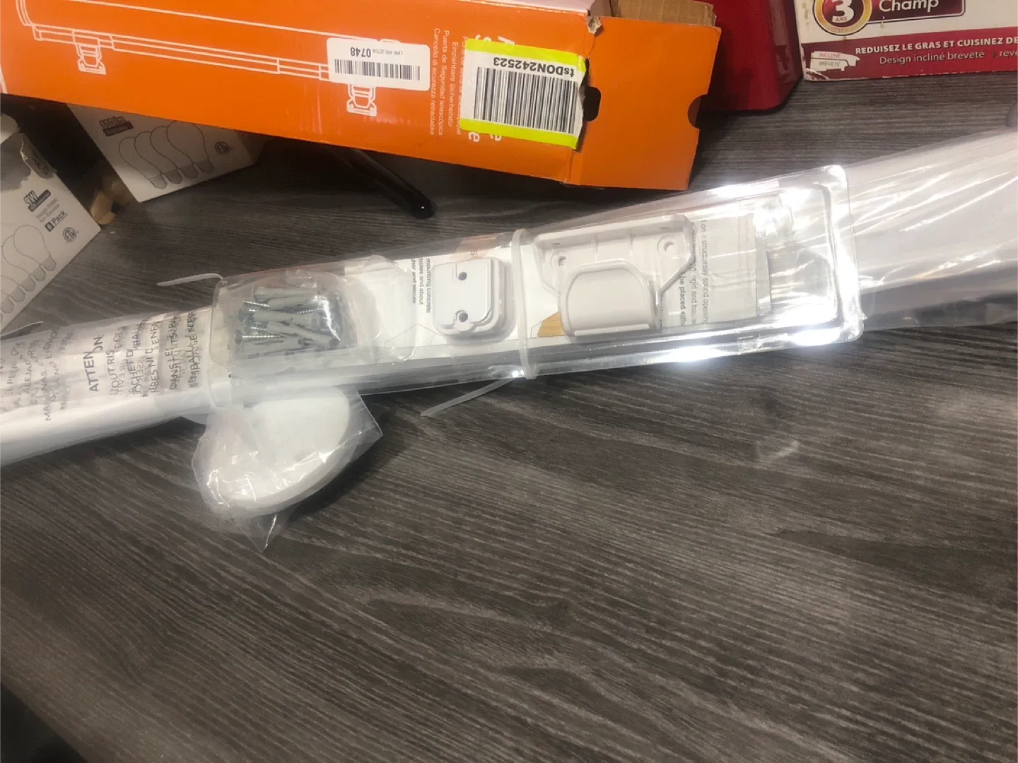 Retractable Safety Gate - White image indicator(6)