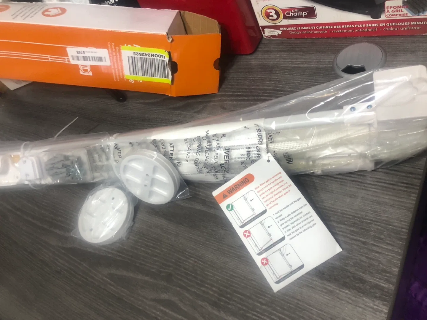 Retractable Safety Gate - White image indicator(2)