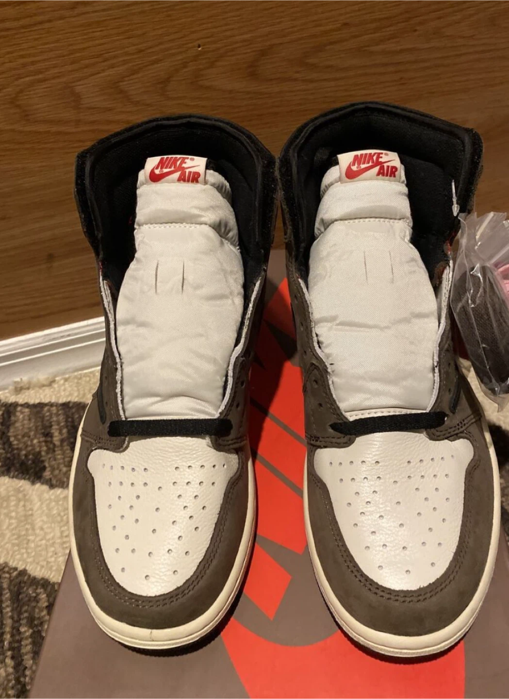 Nike Air Jordan 1 Travis Scott - photo 4