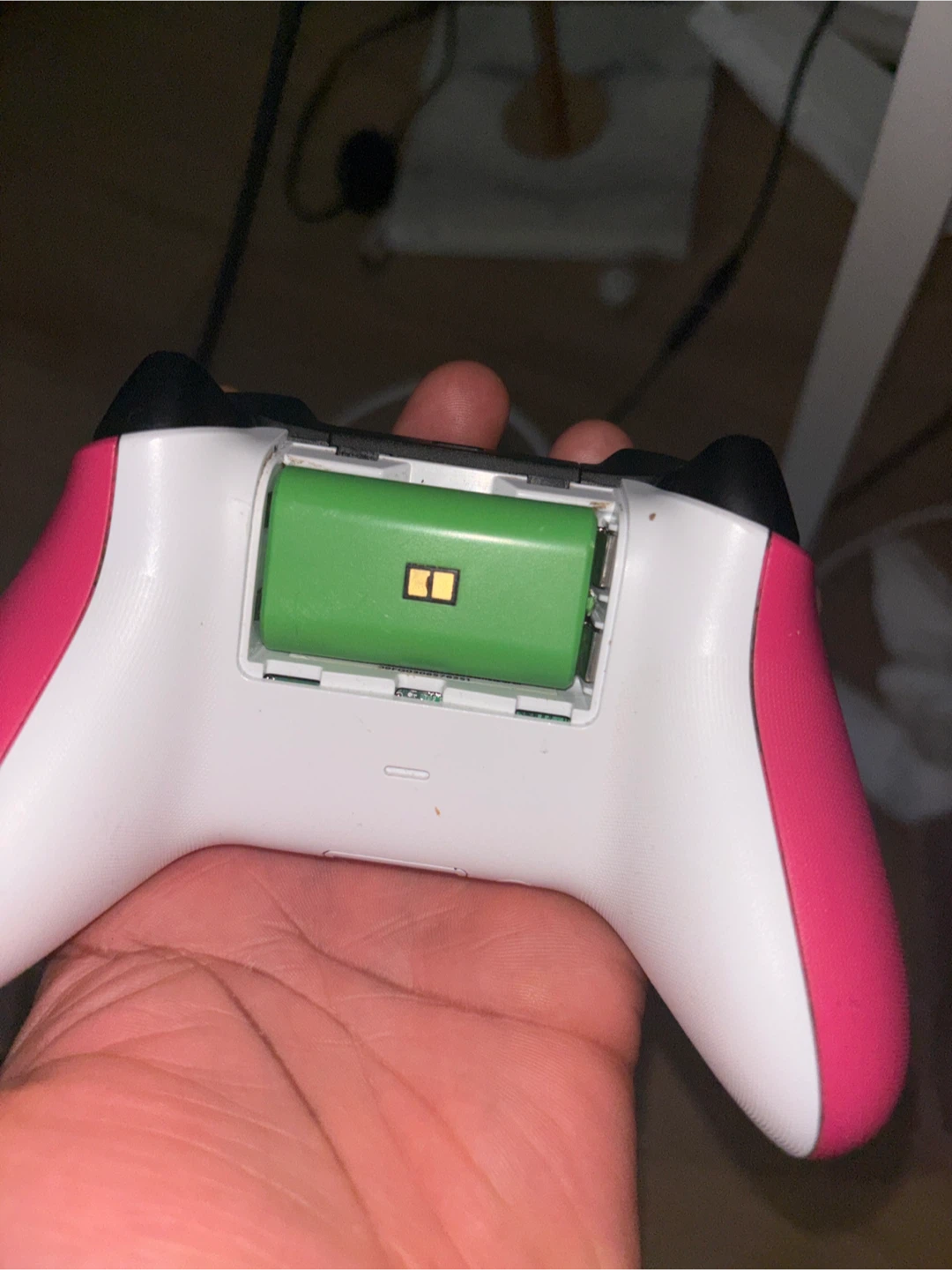 Xbox Series S console with pink controller - photo 3