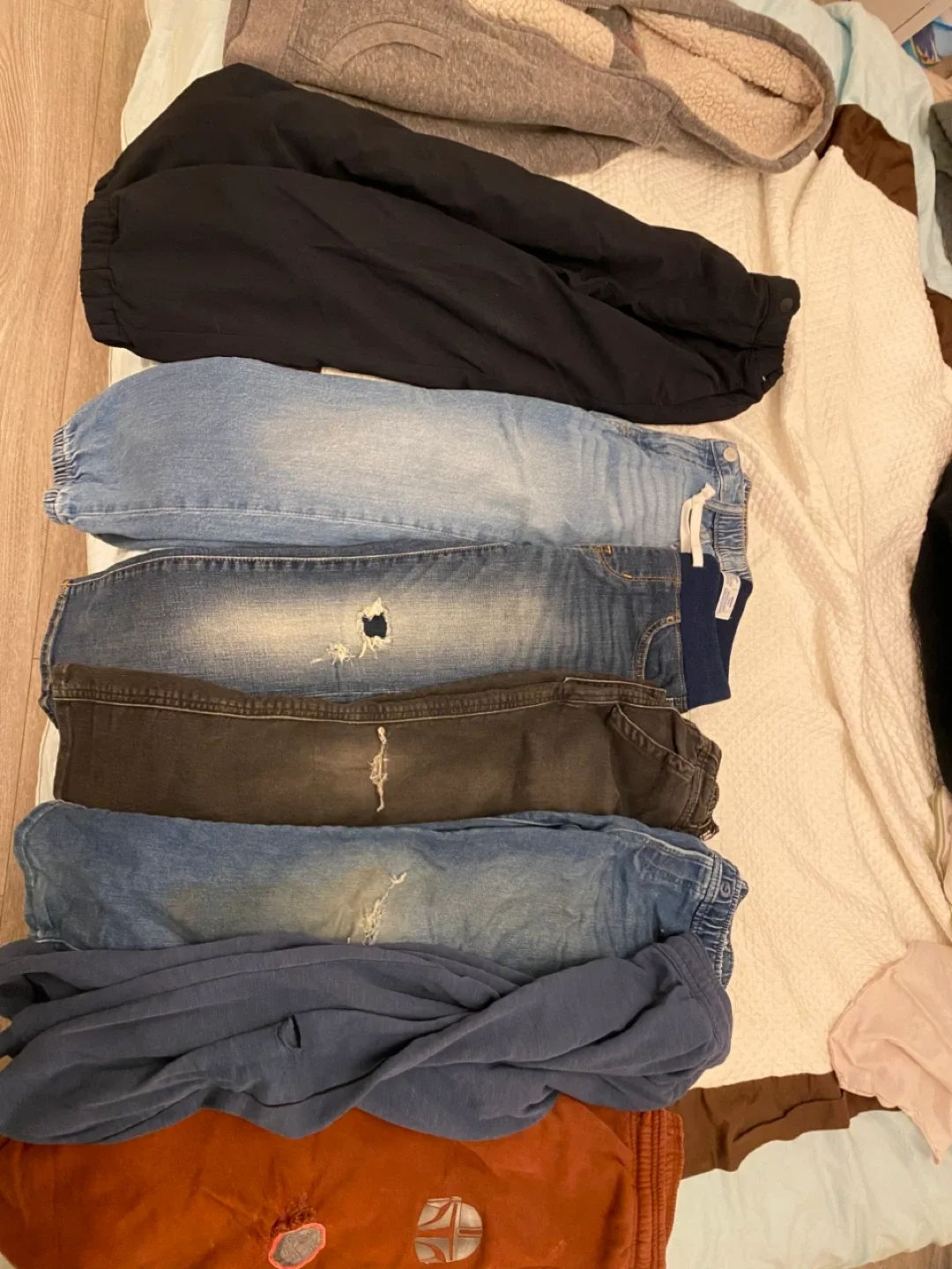 #cleanout Mixed Kids Clothes Bundle image indicator(6)