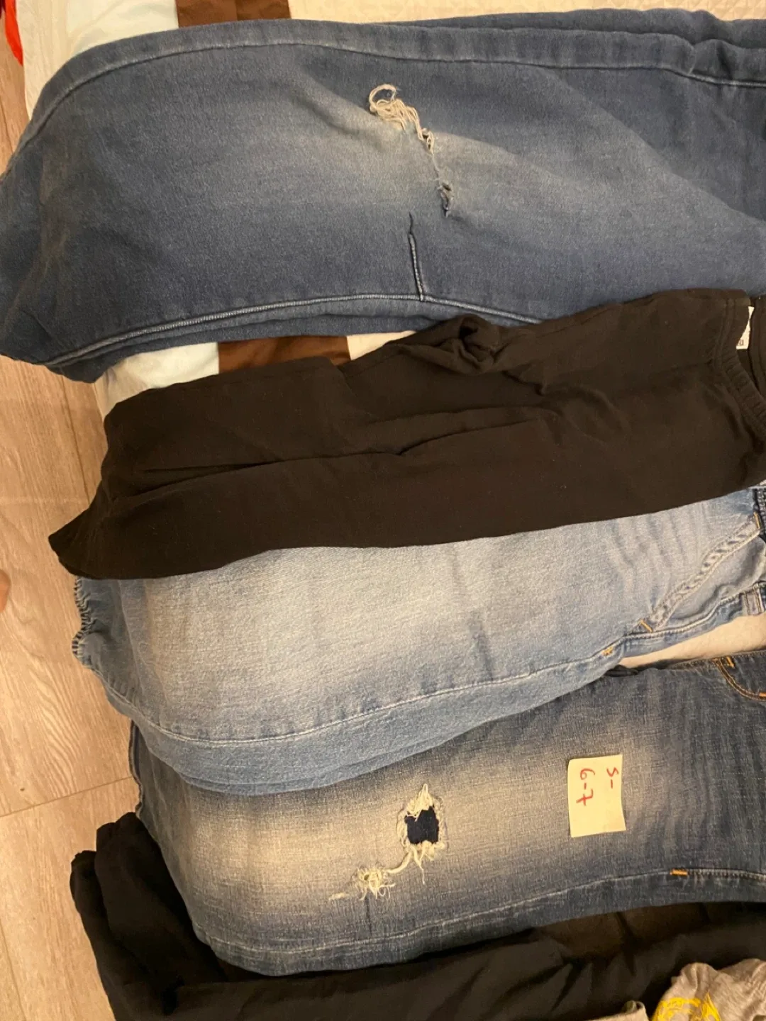 #cleanout Mixed Kids Clothes Bundle image indicator(4)