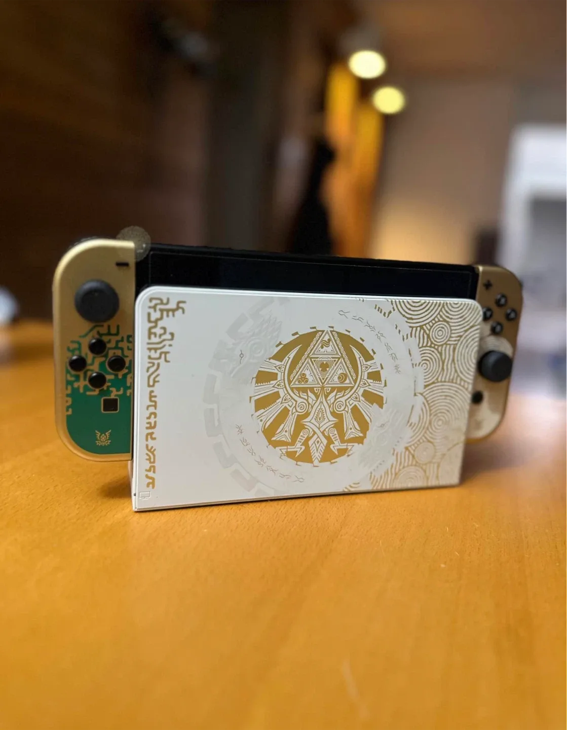Nintendo Switch OLED Zelda Tears of the Kingdom Edition image indicator(3)