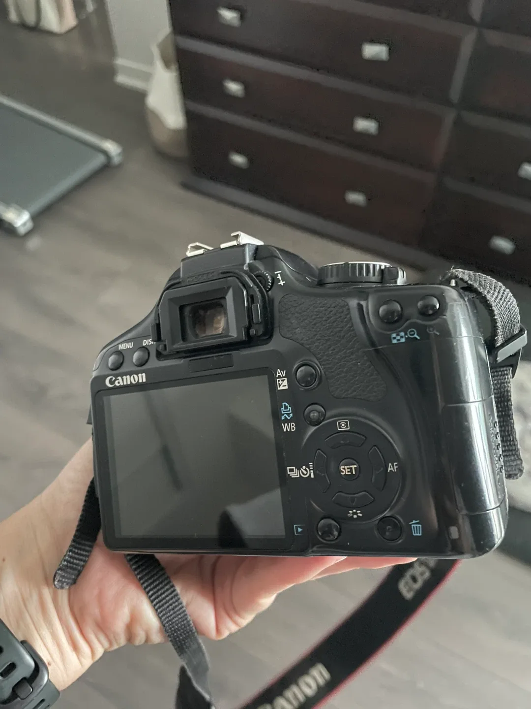 GOOD CONDITION Canon EOS Rebel XS 10.1MP Digital SLR Camera image indicator(2)