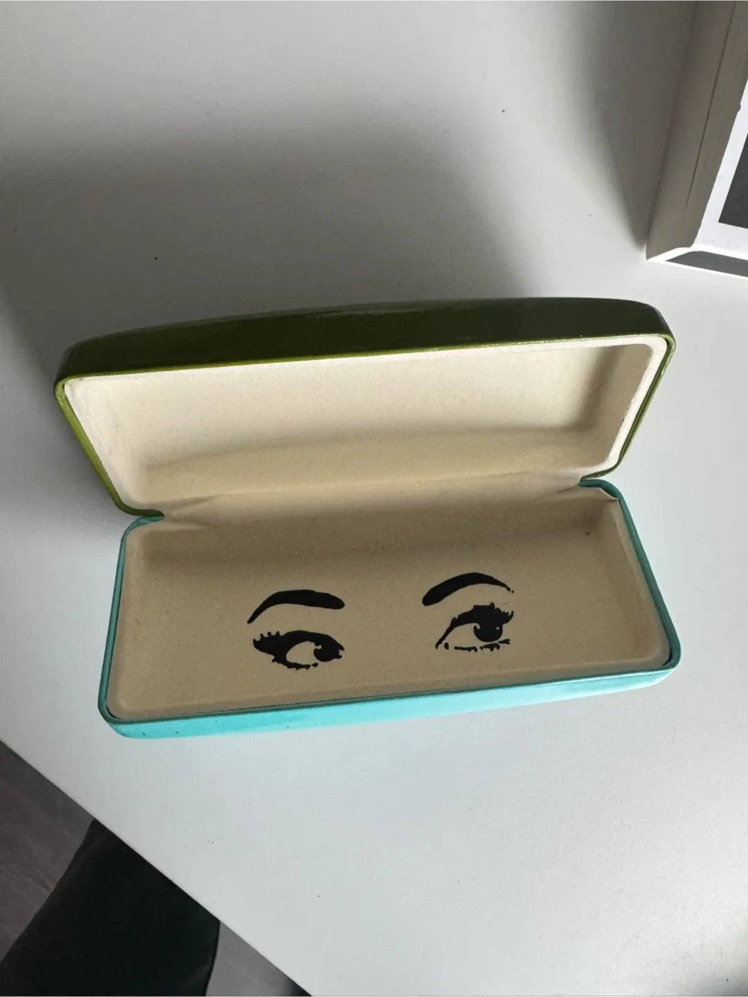 2tone Kate spade glasses case image indicator(2)