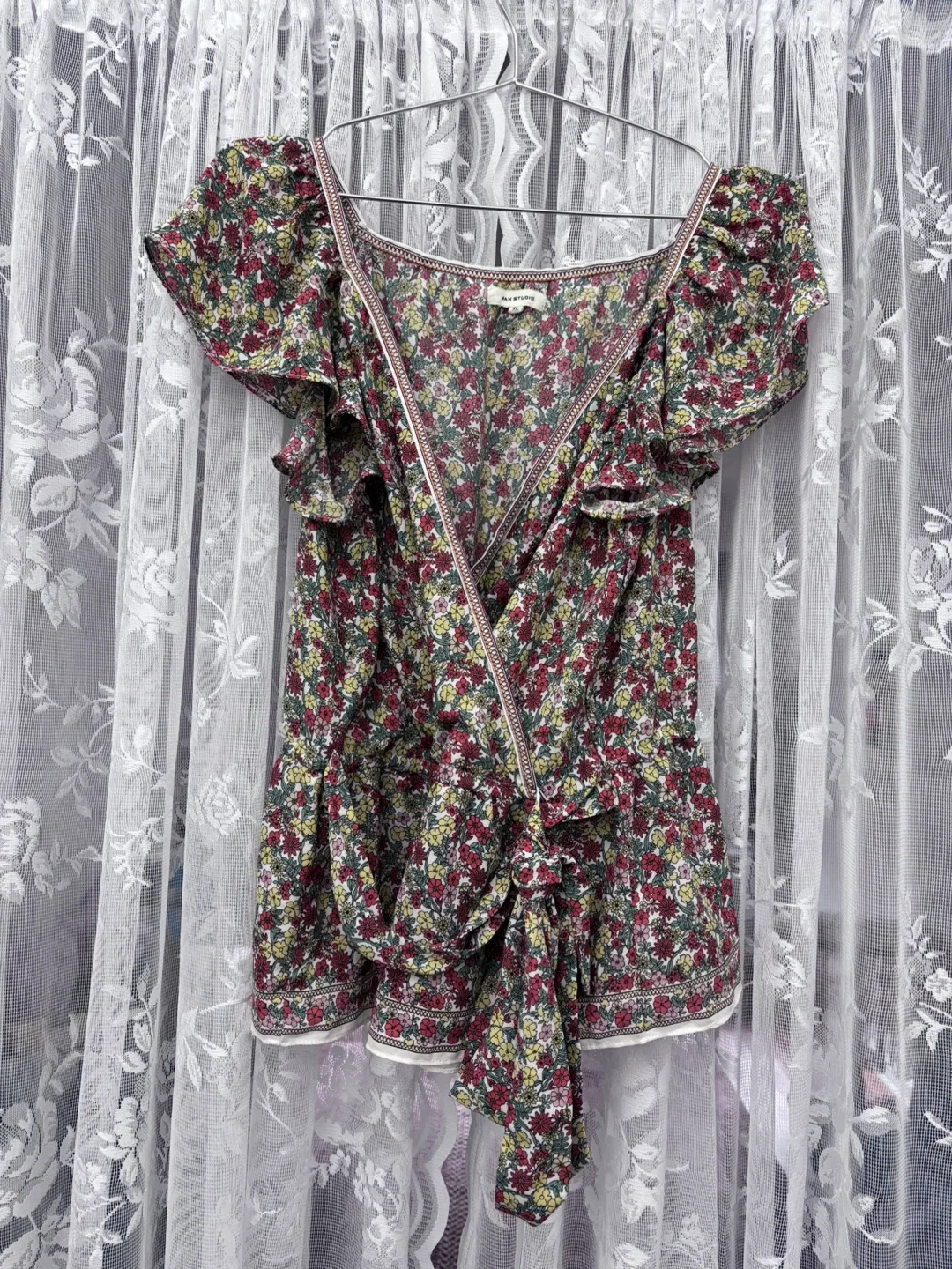 #cleanout Max Studio Floral Blouse - Size XL