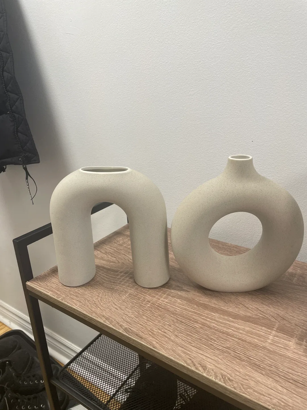 Set of 2 Beige Ceramic Vases image indicator(2)