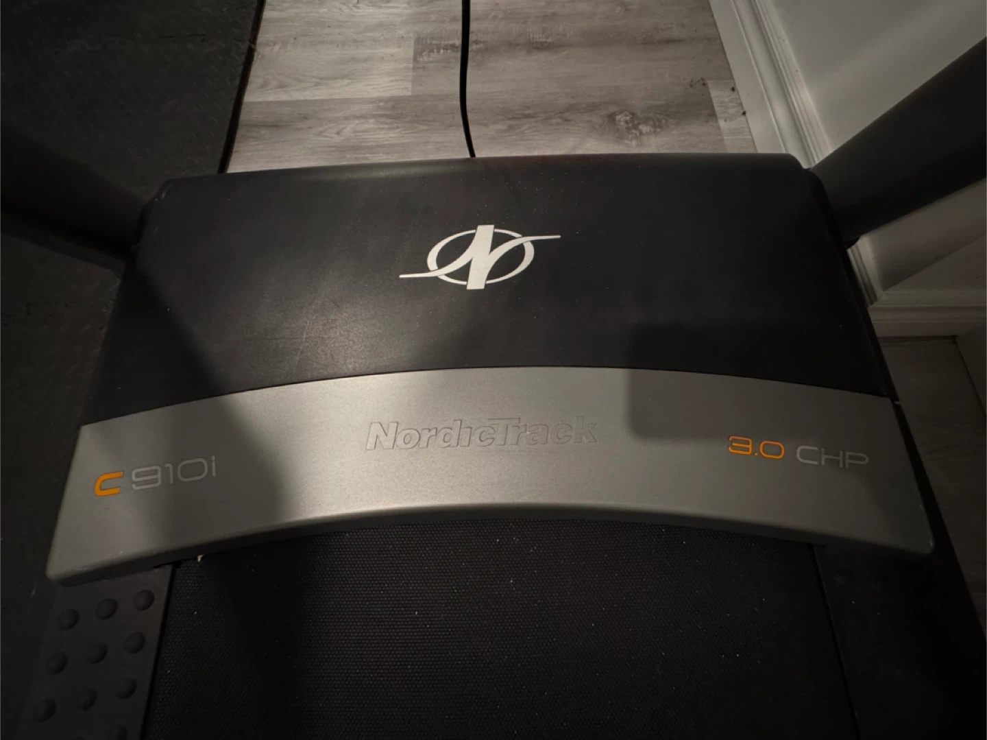 NordicTrack C 910i Treadmill - Great Condition! - photo 2