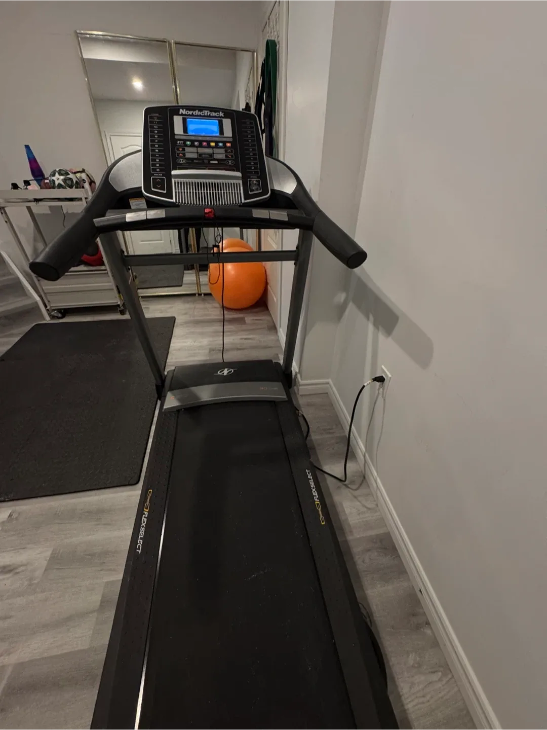 NordicTrack C 910i Treadmill - Great Condition! image indicator(4)