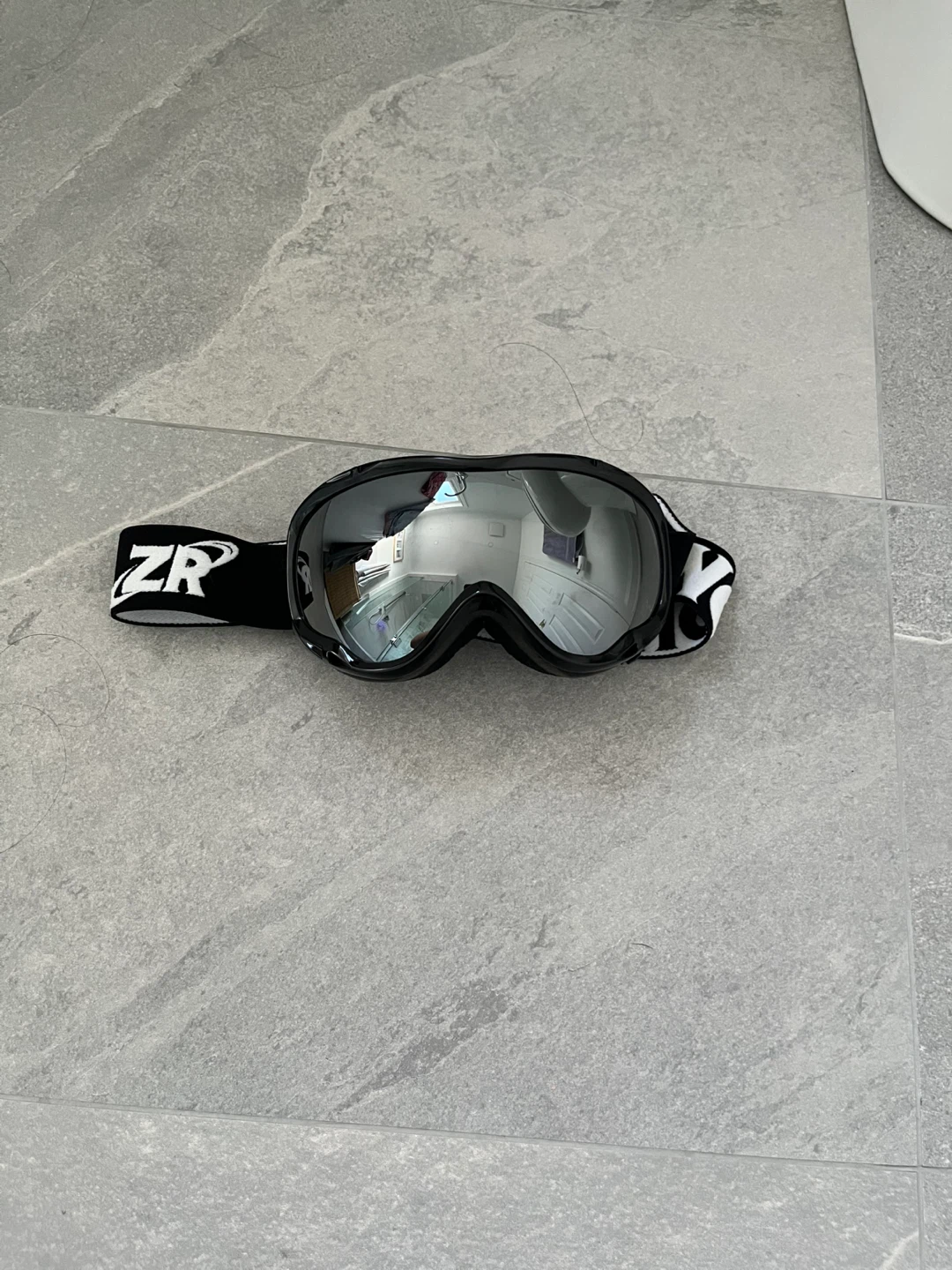 ZR Ski/Snowboard Goggles - Black & White